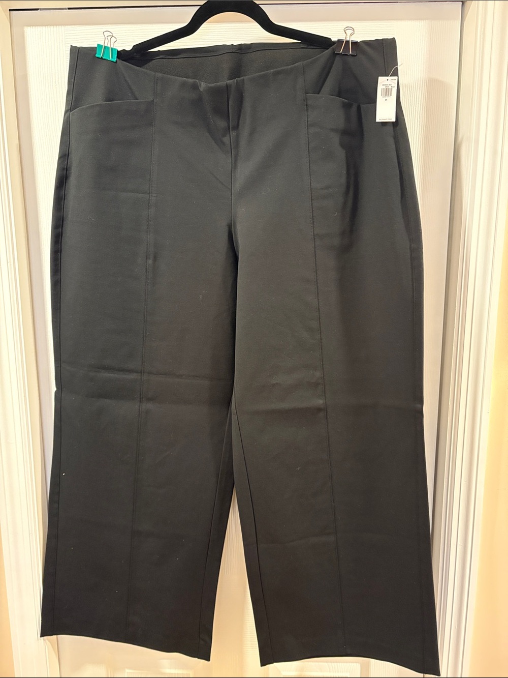 NWT Women’s Classic Black Wide-Leg Cropped Pants